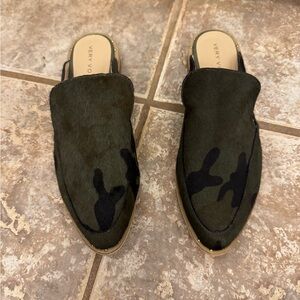 Very Volatile Green and Black Flats